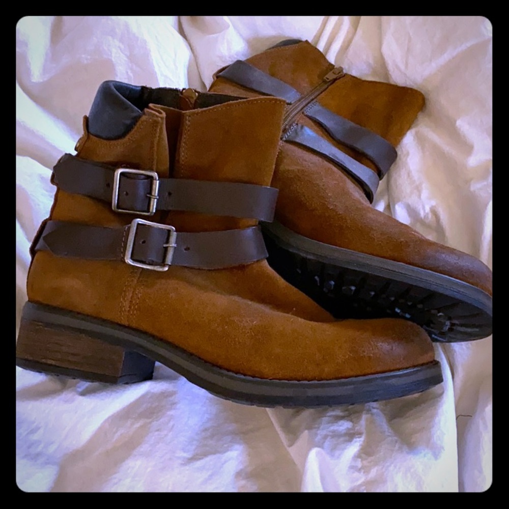 Brand new brown booties